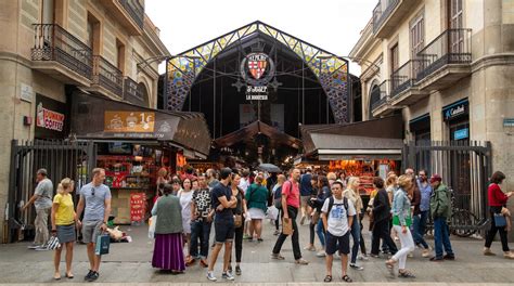 el raval barcelona tourism